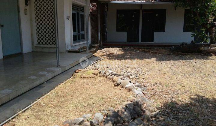 RUMAH  DIJUAL..JL. Satria Kudus ..Rumah lama, halaman luas   lingkungan tenang 2