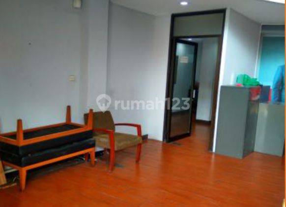 Rumah 3 lantai cocok kantor Dekat Senayan Kebayoran Baru 2