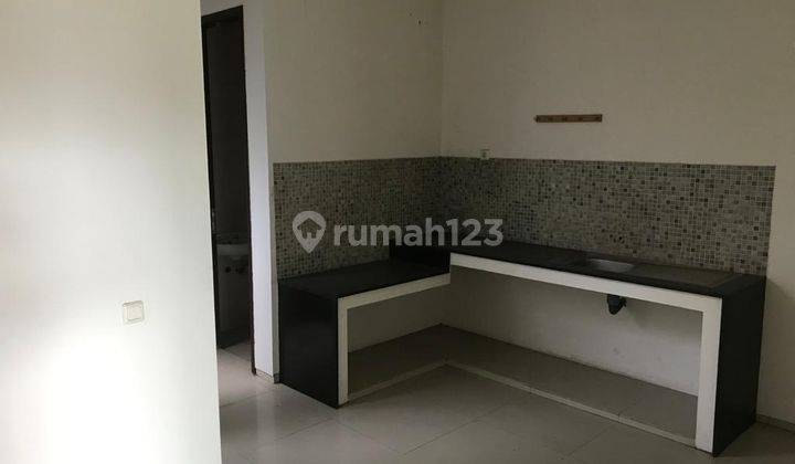 Rumah tengah kota Semarang siap pakai dekat tol Jatingaleh disewakan di Stonen townhouse papandayan Gajahmungkur Semarang selatan 2