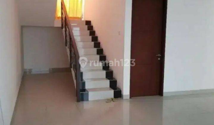 Di jual rumah bangunan baru 4 tahun siap huni lokasi setra indah 2