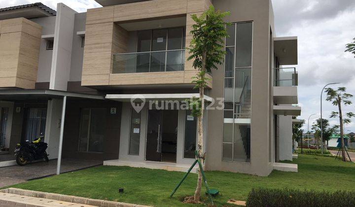 DIJUAL RUMAH HOEK DI GOLF ISLAND PIK 2