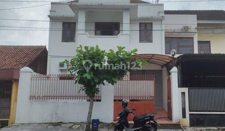 Rumah Cantik 2 Lantai Furnished di Jajar Laweyan Surakarta 1