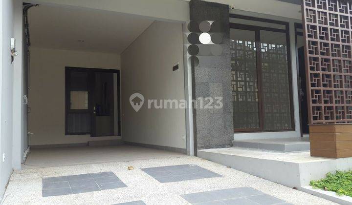 Dijual rumah 2 lantai di Bsd Eminent Precia 2