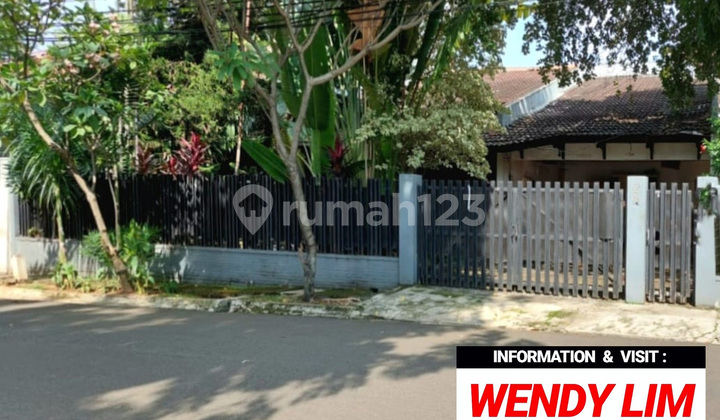 HOUSE at PONDOK HIJAU Street, PONDOK INDAH (IN FRONT OF THE PARK)