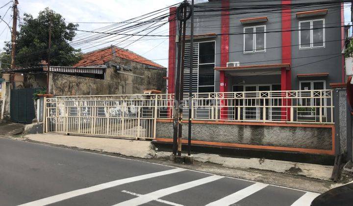 Properti Bagus, Pinggir Jalan, Strategis Hanya Beberapa Menit Ke Univ. Pancasila. Sangat Strategis, Cocok Untuk Kantor, Kost2an, Kafe dan Restauran. Lokasi di jl. Moch Kahfi II. 1