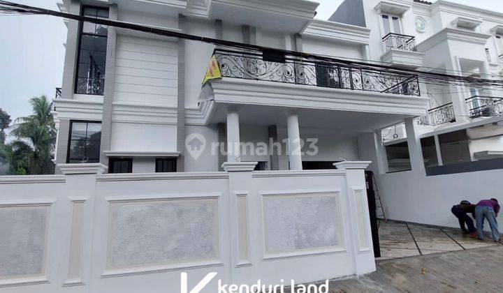 FOR SALE  RUMAH MEWAH  ELEGAN TANAH YANG LUAS+ROOFTOP  AKSES 2 MOBIL LINGKUNGAN ASRI  1