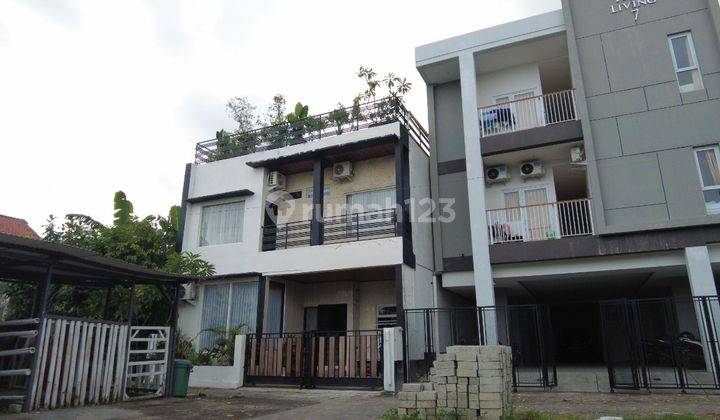 Rumah 2lantai Plus Rooftop,kolam Renang, Dekat Mall Depok Jogja.  1