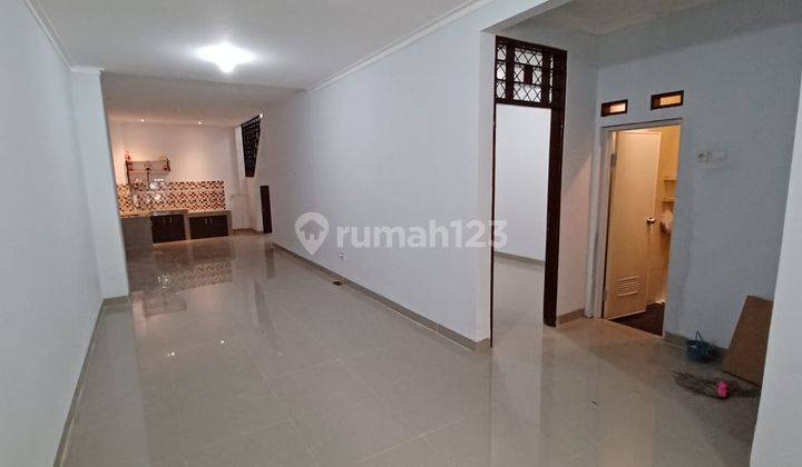 Disewakan cepat Rumah 1.5 lantai di Bougenville loka, Graha Raya Bintaro 1