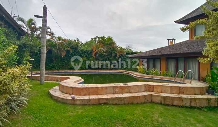 Dijual Rumah Klasik dengan Kebun dan Kolam Area Jimbaran 2
