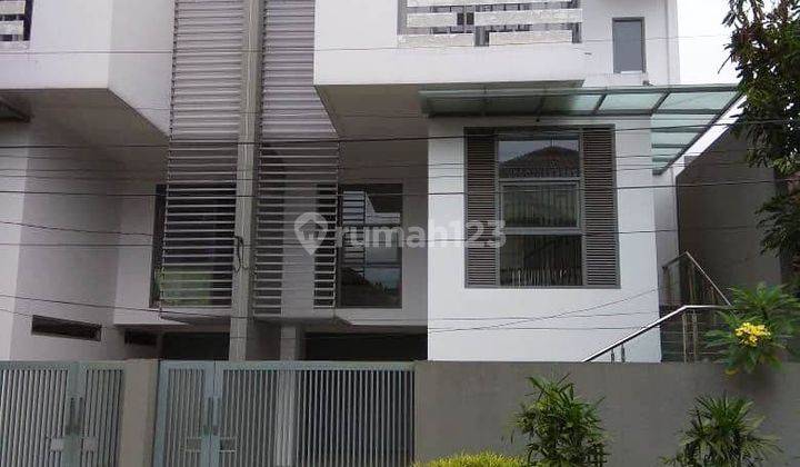 Rumah Minimalis Modern Dekat Gedung Sate Bandung 1