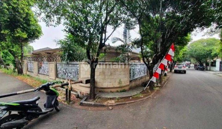 DIJUAL CEPAT RUMAH SIAP HUNI (Posisi Hook+Swimming Pool ) DI TAMAN RADIO DALAM KEBAYORAN BARU JAKARTA SELATAN 2