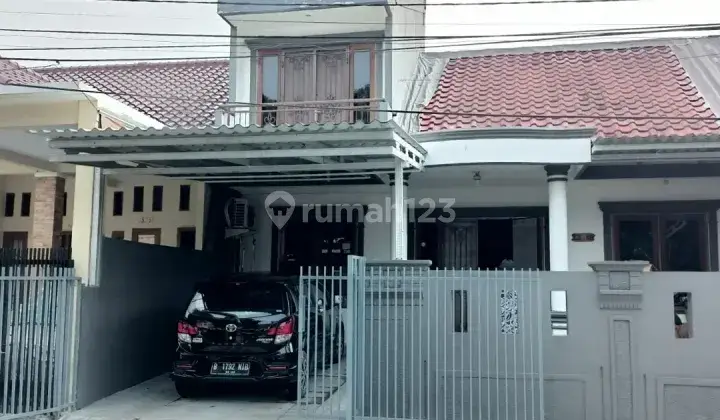 Sudah rapi siap huni 1.5lantai ruangan luas  kamar besar besar ,kanopi rapi ,dekat kepasar pagi jalan depan rumah 2jalur dan besar ,pos security 24jam di Melati mas serpong 2