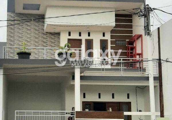 Rumah 3 lantai di Jalan Tenis Meja, Tasikmadu GMK00570 1