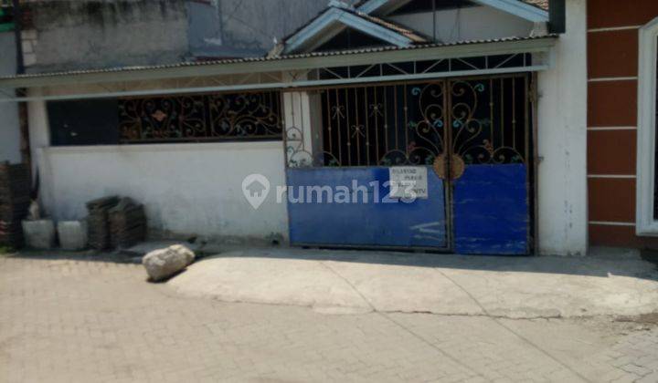 Dijual rumah tua daerah Villa Taman Bandara 1