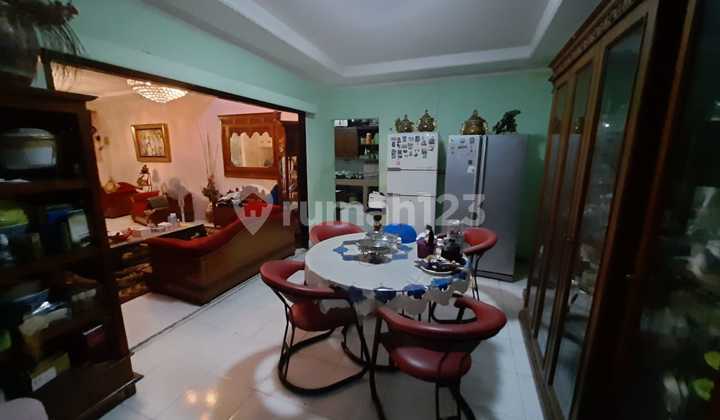 House for Sale in Kucica Bintaro Sector 9, Area 180m²