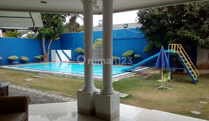 Rumah Cantik Dengan Swimming Pool Dekat Tol By Pass di Area Pulomas, Jakarta Timur 1