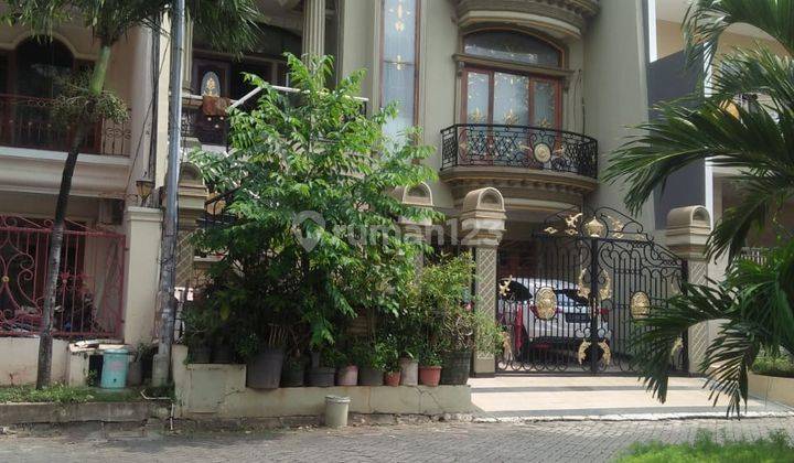 Rumah depan taman daerah taman palem lestari, Jakarta Barat 2