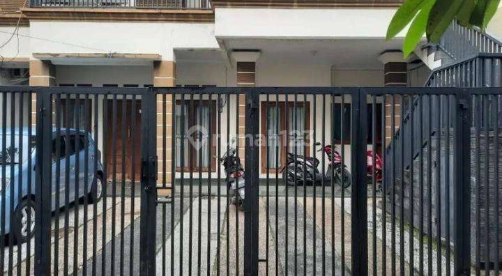 Dijual Rumah 2 Lantai Aman Nyaman Daerah Asem Baris Rp. 6.6 M 2