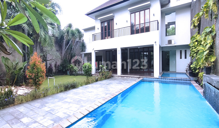 Rumah 2 Lantai Luas Carport Gede Kemang Area 