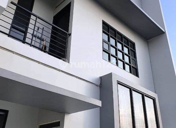 Rumah 3 Lantai Jual Cepat Dalam Cluster Citra Gran 2