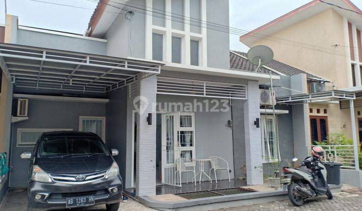 Rumah cantik 1,5 lantai full furnished  1