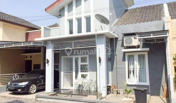 Rumah cantik 1,5 lantai full furnished  2