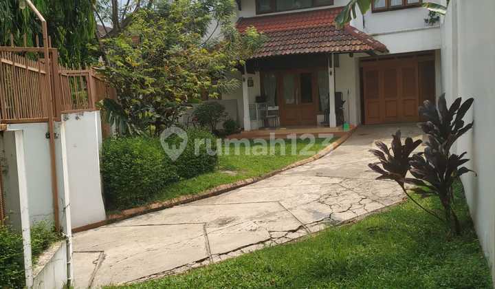 Rumah 2 Lantai Bagus Semi Furnished Sertifikat Hak Milik