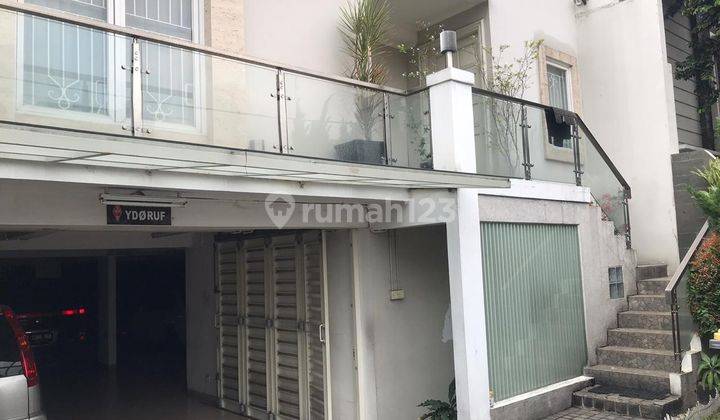 Di Jual Rumah 3 Lantai Di Kebayoran Lama Dekat Permata Hijau, Jakarta Selatan.  2