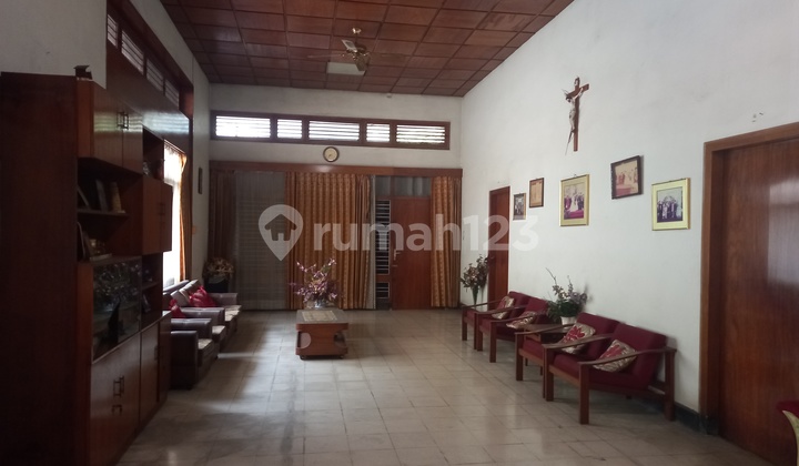 Rumah pinggir jln raya sangat strategis 2