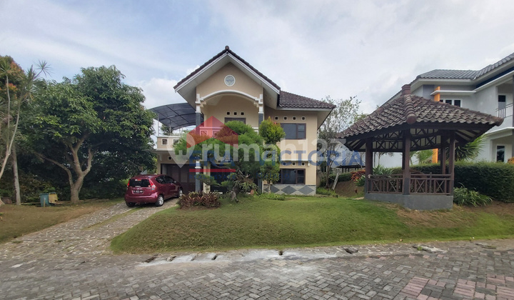 Villa Dijual Di Kusuma Estate Kota Batu, Halaman Luas Depan & Belakang