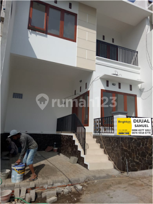 New 2-Story House Very Close to Orchid Hotel, Batu