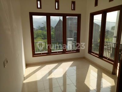 New 2-Story House Very Close to Orchid Hotel, Batu