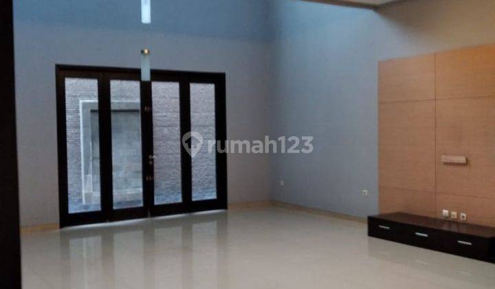 Rumah Di Komplek Singgasana, Siap Huni, Bagus Sekali, Full Furnish Dan Terawat. 1