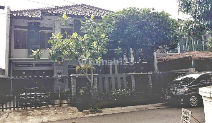 Dijual Rumah Luas Aman Nyaman dan Terawat di Sayap Batununggal 1