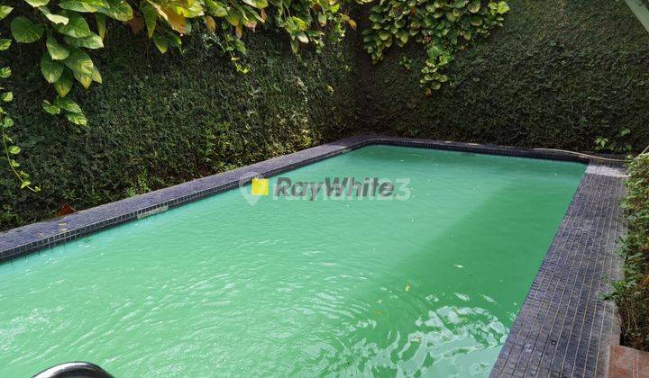 Rumah Klasik Dengan Private Pool Di Cinere 1