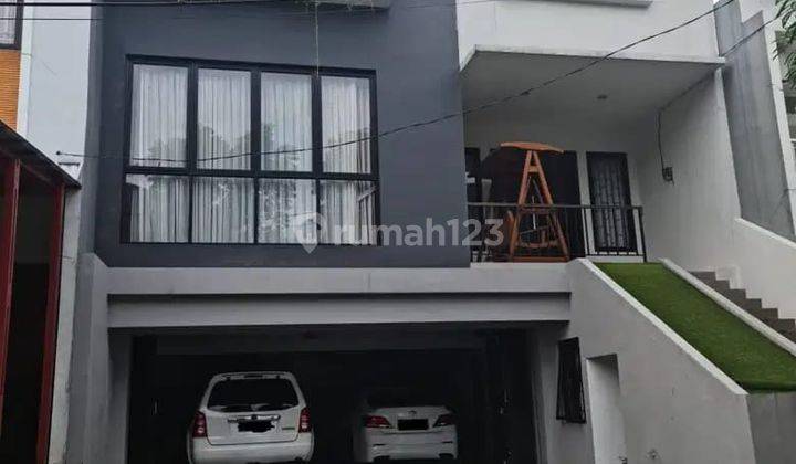 Rumah 3 Lantai di Kencana Loka Bsd Fully Furnished Mewah 1