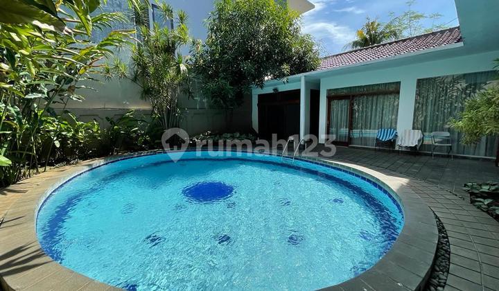 Rumah Hoek mewah di pondok indah Jakarta Selatan Rumah Hoek mewah di pondok indah Jakarta Selatan