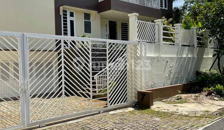 Rumah Hoek mewah di pondok indah Jakarta Selatan 2