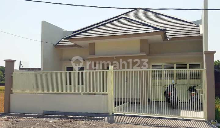 House in Pondok Buana Sidoarjo, Sidoarjo City Center, Brand New House, Move-In Ready.
