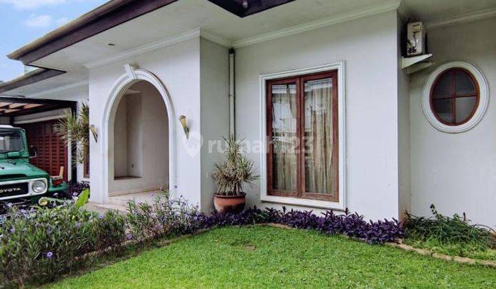 Rumah Siap Huni Halaman Luas ada Kolam Renang, Jaksel 1