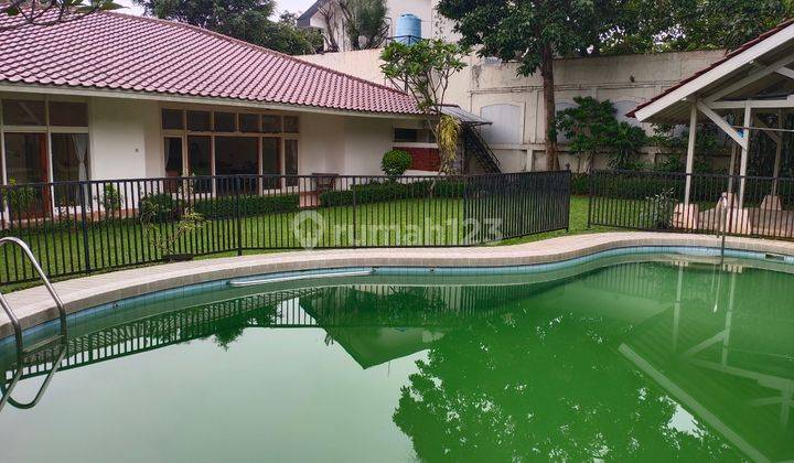 Kemang dalam, asri, nyaman, taman luas dan pool 2