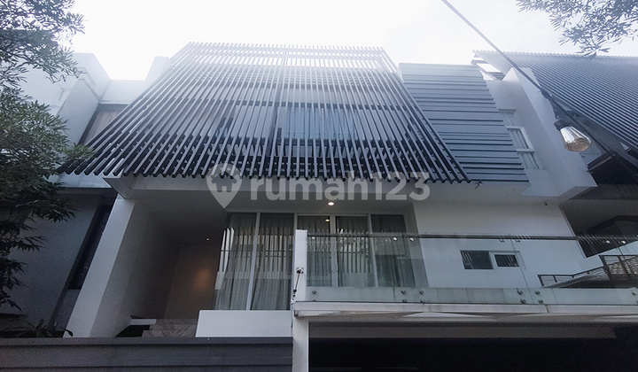 Rumah townhouse 3 lantai fully furnished dan sudah renovasi kemang bangka
