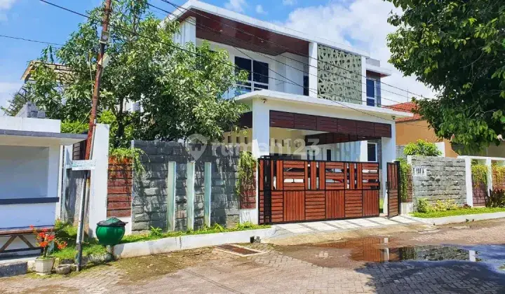 Rumah Luxury 3 Lt Lokasi Di Tlogomas + Kolam Renang + Furnis  1