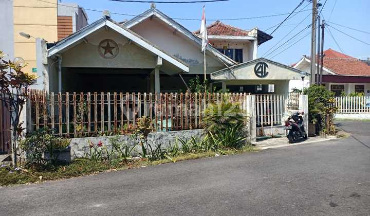 Dijual Rumah kayu Agung buah batu