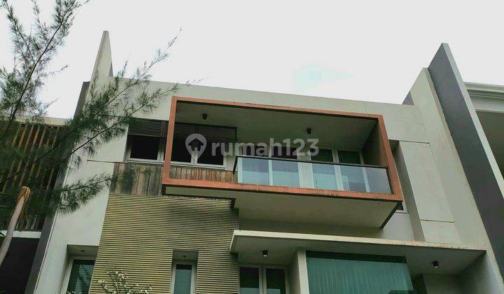 Rumah desain modern lingkungan tenang dan nyaman 1