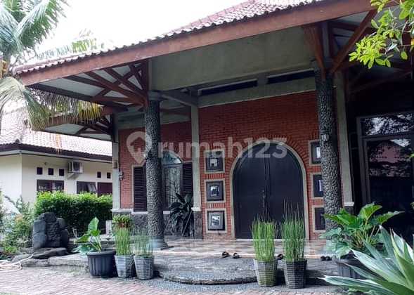 Rumah + Kolam renang di bojong sari depok Rumah + Kolam renang di bojong sari depok