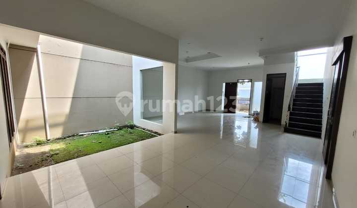 Rumah Singgasana Pradana Bangunan Minimalis Rumah Singgasana Pradana Bangunan Minimalis