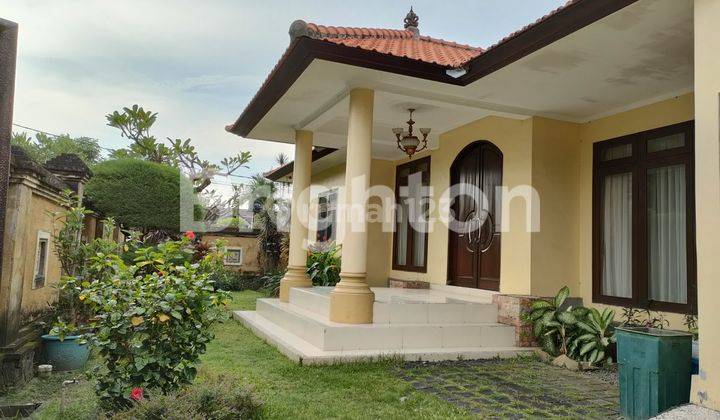 RUMAH SEMI VILLA DI RENON 1