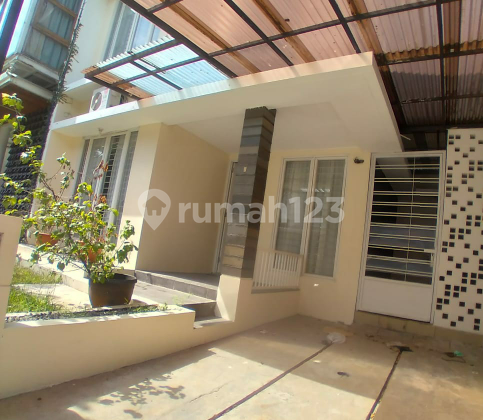 Minimalist house in Emerald Bintaro, South Tangerang. 2