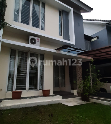 Minimalist house in Emerald Bintaro, South Tangerang.